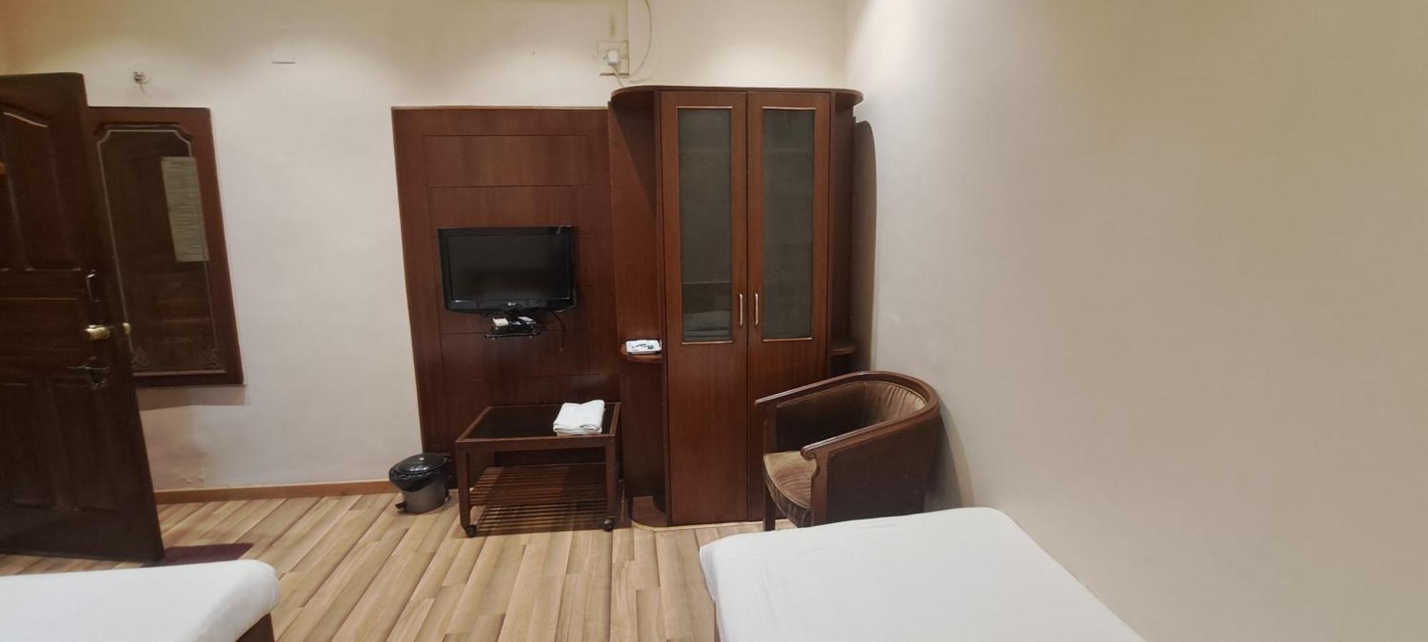 Hotel Shivam Пуна Экстерьер фото