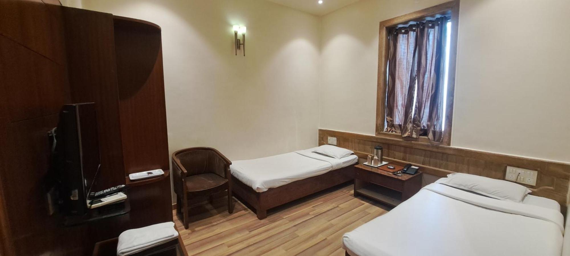 Hotel Shivam Пуна Экстерьер фото