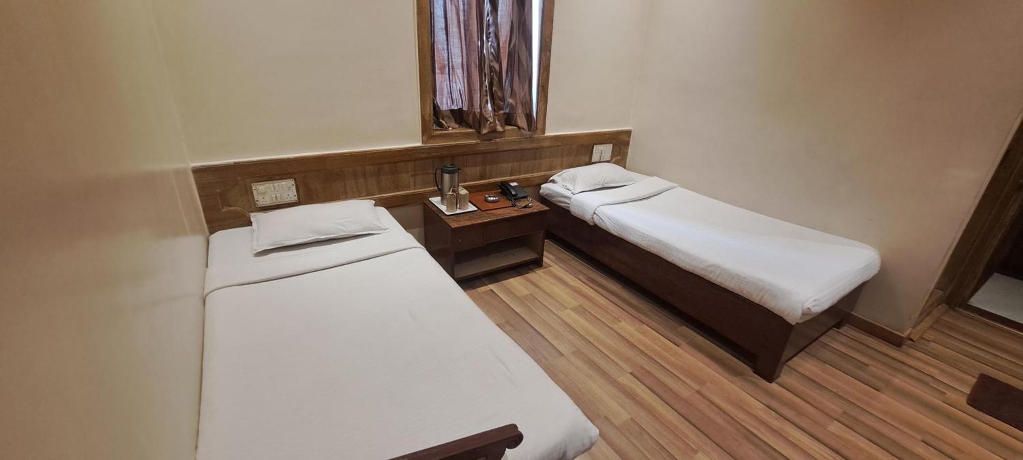 Hotel Shivam Пуна Экстерьер фото