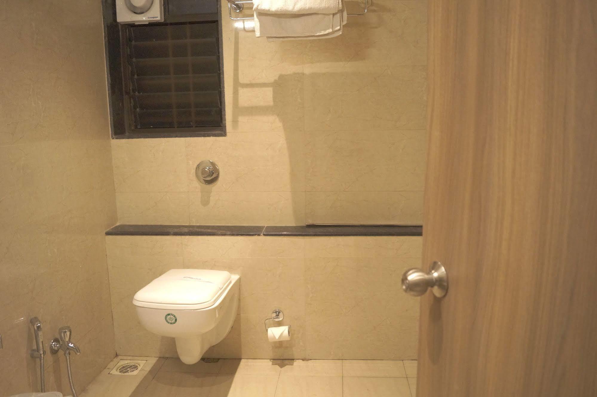 Hotel Shivam Пуна Экстерьер фото