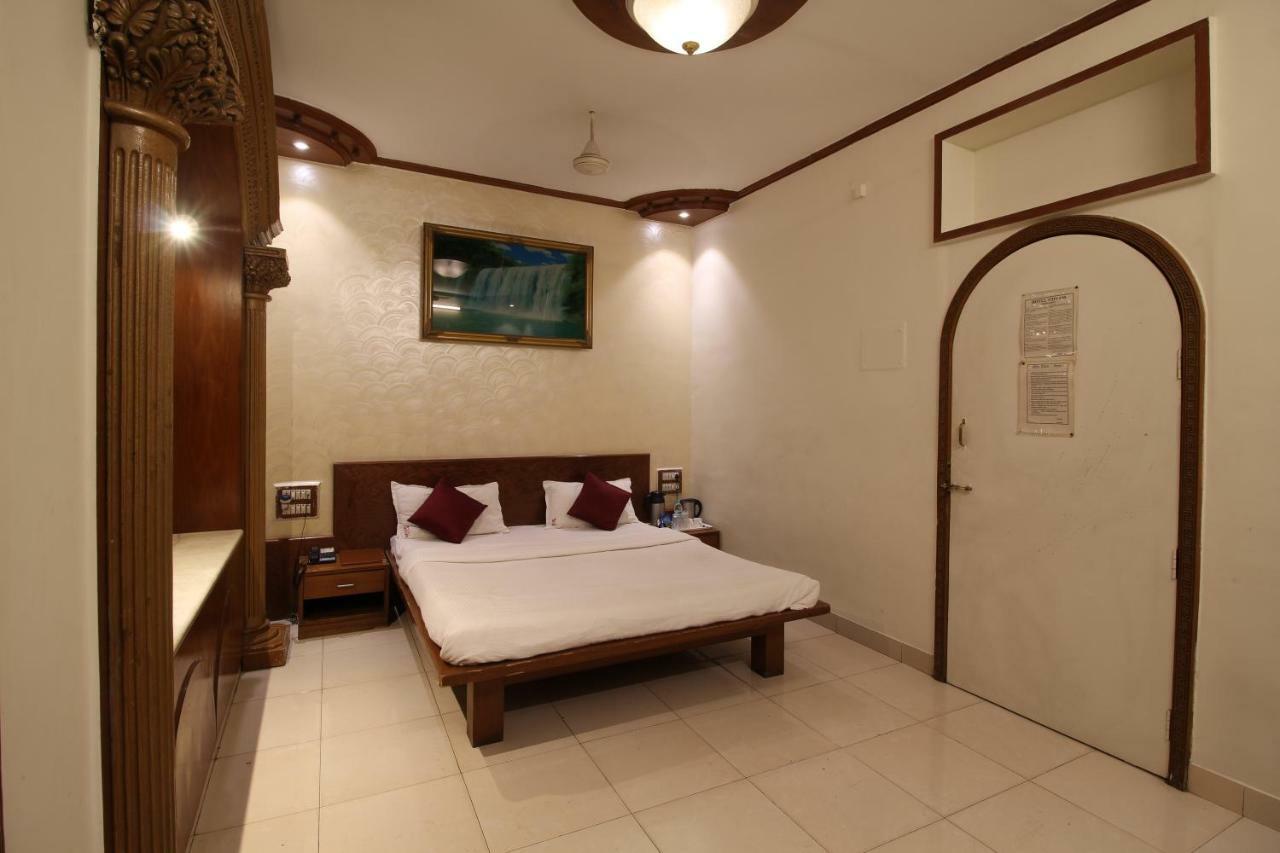 Hotel Shivam Пуна Экстерьер фото