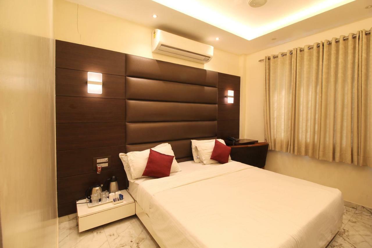 Hotel Shivam Пуна Экстерьер фото