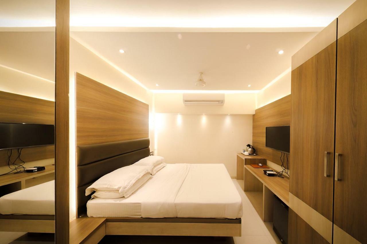 Hotel Shivam Пуна Экстерьер фото